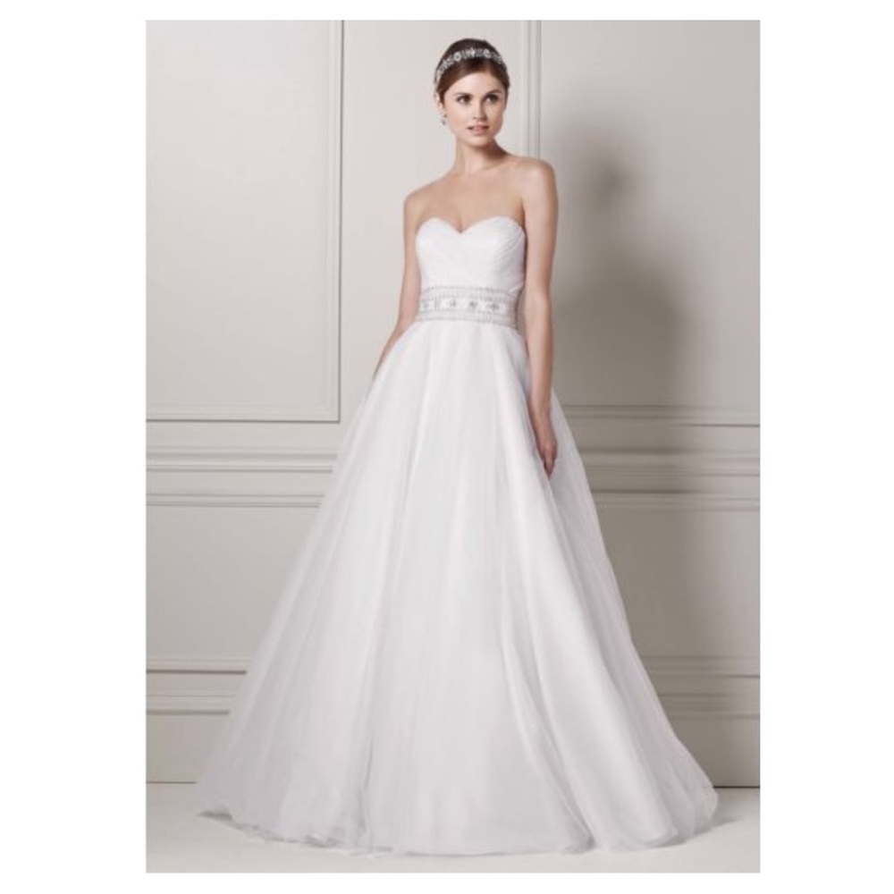 Oleg Cassini beautiful Wedding Gown!